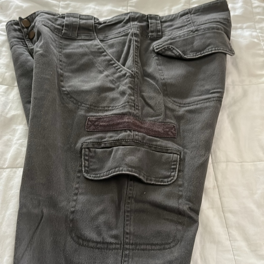 Sanctuary, gray cargo cropped pants size 31